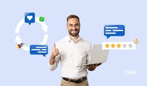 Homem sorridente segura um notebook e faz sinal de positivo, rodeado por ícones de conversa, estrelas de avaliação e ciclo de feedback contínuo. A imagem representa conceitos relacionados aos métodos de avaliação de desempenho no ambiente corporativo. Logo da Buk no canto inferior direito.