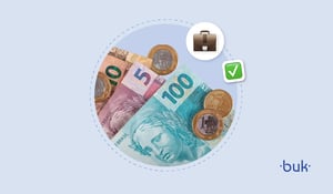 Imagem com fundo azul claro mostra um círculo no centro com imagem de notas de cinco, dez e cem reais ao lado de moedas de um real. Perto da imagem há dois ícones: uma pasta de trabalho e um check verde.