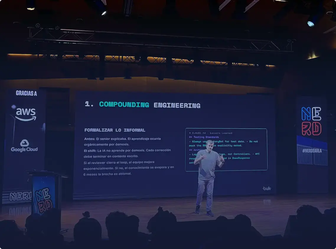 Comunidade tech reunida em um evento nos escritórios da Buk